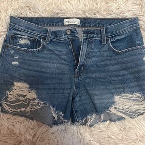 Abercrombie & Fitch mid rise boyfriend shorts